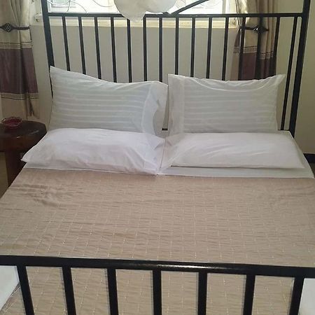 Entebbe Vine Inn Екстер'єр фото